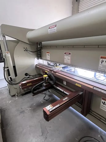 130 Ton, Accurpress #713010, CNC press brake, 10' overall, 100" between housing, 8" stroke, 10" throat, 14" - Image 3