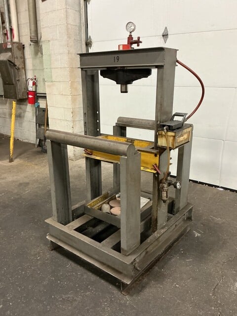 Hydraulic / pneumatic press with Power Team cylinder, 10000 psi - Image 4