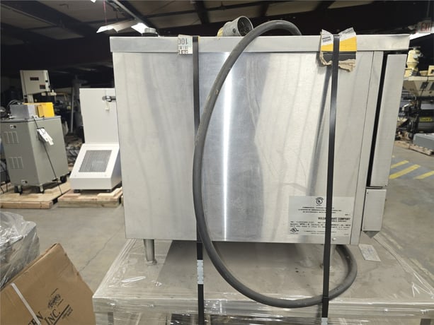 Vulcan Hart #VPX-3, Stainless Steel electric food grade steamer, 9 KW tubular heating elements, 3 pan capacity - Image 2