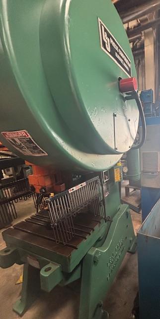 45 Ton, L & J #5, Back Gauge OBI press, 3" stroke, 15.5" Shut Height, 3" adj., 45 SPM, 18" x 28" bed - Image 2