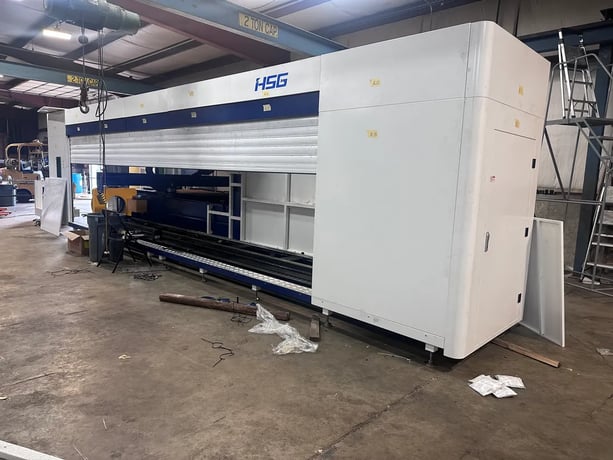 HSG #G-3015E, CNC Fiber Laser, tube cutting attachment, 6000 watt, 5' x 10' table, 236" max. tube profile - Image 3