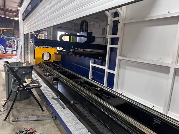 HSG #G-3015E, CNC Fiber Laser, tube cutting attachment, 6000 watt, 5' x 10' table, 236" max. tube profile - Image 4