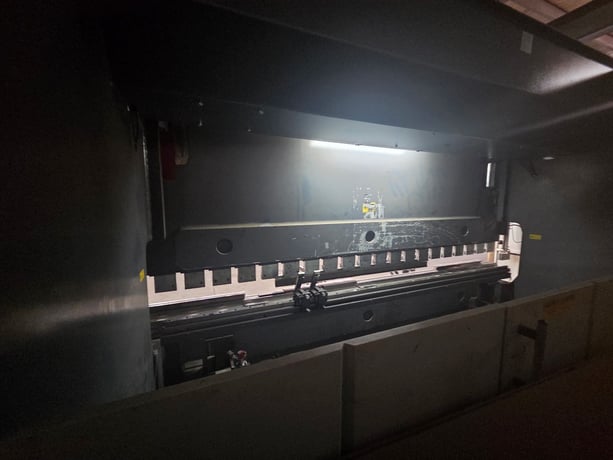 352 Ton JMT Durma #ADR-43320, CNC Press Brake, 14' overall, 146" between housing, 14.4" stroke, 24.8" - Image 10