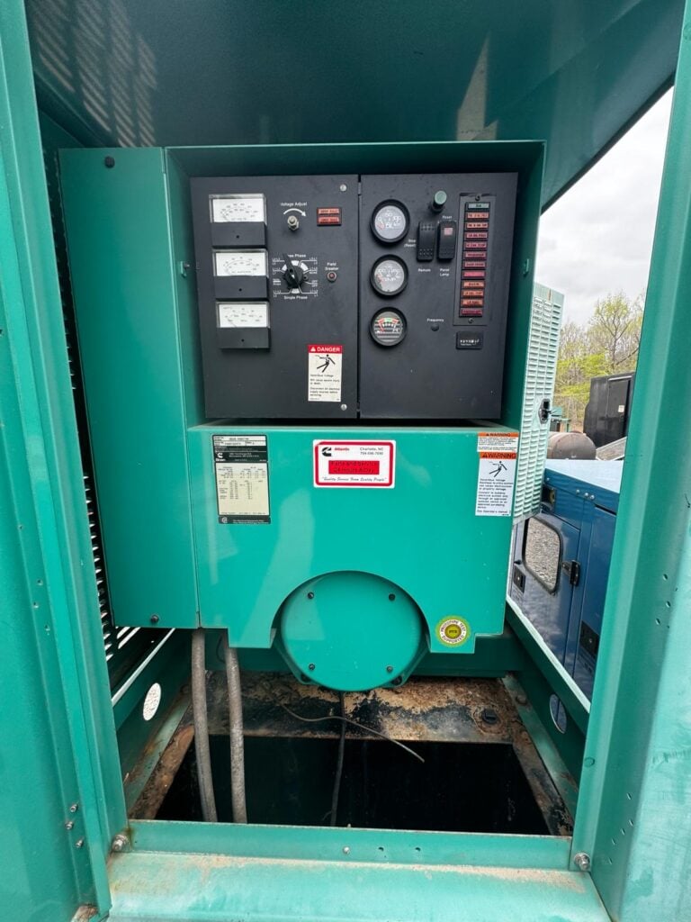 60 KW Cummins #DGCB, diesel generator set, weatherproof enclosure, 277/480 Volts, 617.2 hours - Image 4