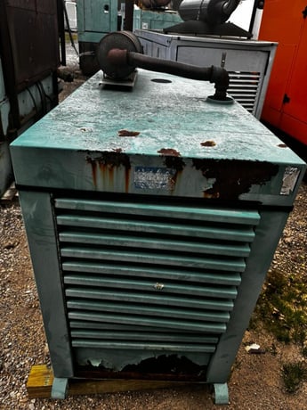20 KW Cummins Onan #20ES, gas generator set, Ford engine, weatherproof enclosure, 277/480 Volts, 558.7 hours - Image 2