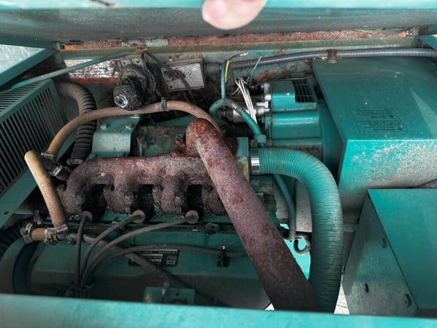 20 KW Cummins Onan #20ES, gas generator set, Ford engine, weatherproof enclosure, 277/480 Volts, 558.7 hours - Image 5
