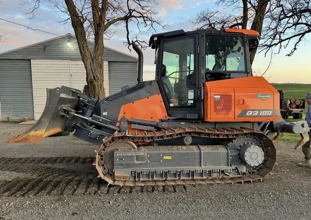 Develon DD100, Crawler Dozer, 122 HP HD Hyundai engine, 2200 RPM, 6-way blade, 320 hours, 2023 - Image 4