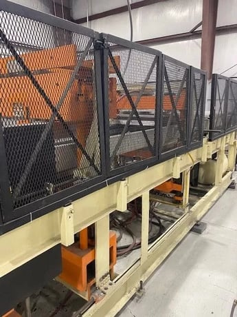 Brown #2525, Thermoformer, 25" x 25" max. mold size, 72" oven, 72 ton trim press, 1998 - Image 4
