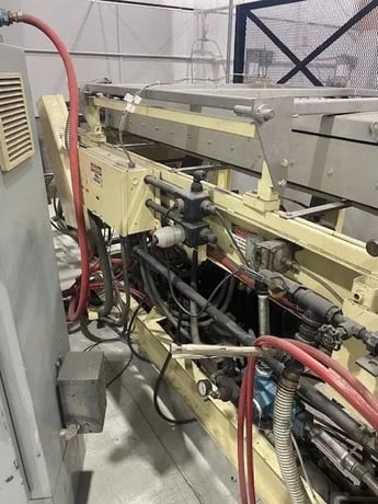 Brown #2525, Thermoformer, 25" x 25" max. mold size, 72" oven, 72 ton trim press, 1998 - Image 8