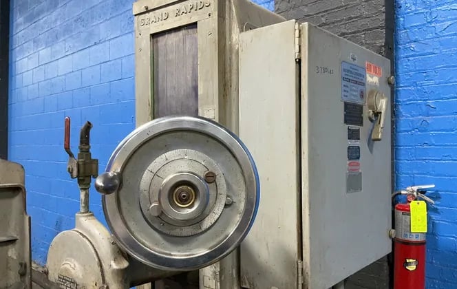 6" x 18" Gallmeyer & Livingston #250, surface grinder, 440 V., 3 phase, 1968 - Image 3