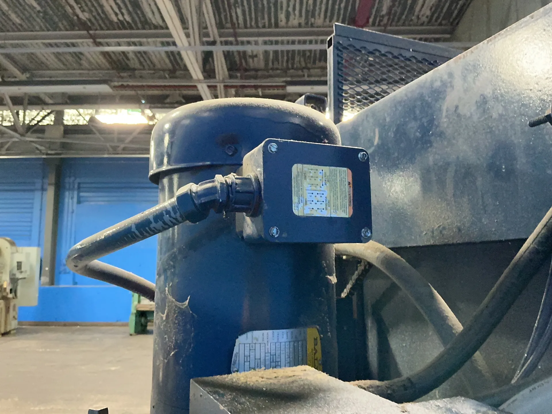 46" x 24" JV Manufacturing #DL-46-LD-VB, vertical baler, 230/460 V., 2002 - Image 4