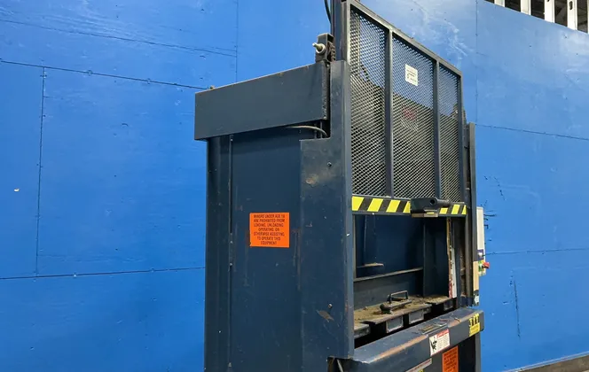 46" x 24" JV Manufacturing #DL-46-LD-VB, vertical baler, 230/460 V., 2002 - Image 9