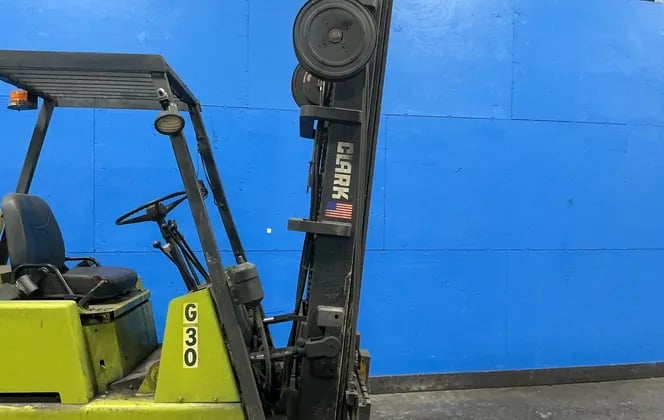 4075 lb. Clark #C500-100, Gas Forklift - Image 2