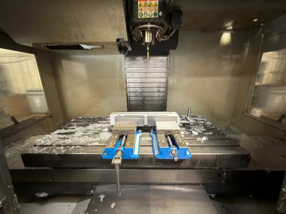 Haas #VF-3YT, vertical machining center, 40" X, 26" Y, 25" Z, 8,100 RPM, CAT 40, 30 HP, chip auger, 2018 - Image 3