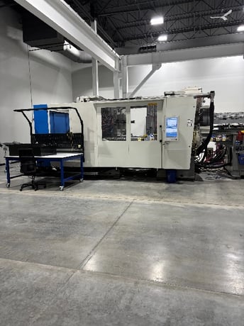 900 Ton, 217 oz., Krauss Maffei #900-1200GX, injection molding machine, 46.46" x 39.4" tie bars, 60.35" - Image 1