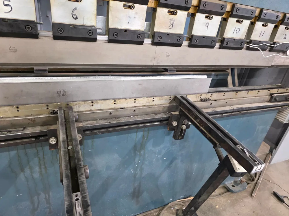 100 Ton, Durma #AD-S-25100, CNC hydraulic press brake, 8.3' overall, 86.6" between housing, 10.4" stroke - Image 2