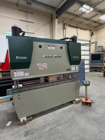 120 Ton, Accurpress #Edge-41208, hydraulic press brake, 8' overall, 78" between housing, 10" stroke, 15.85" - Image 3