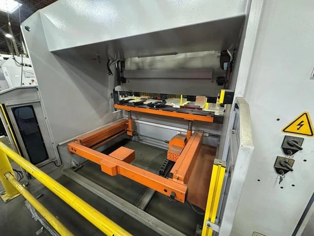 110 Ton, Ermaksan #Power-Bend-Falcon-2600-100, CNC press brake, 8.5' overall, 86.6" between housing, 10.8" - Image 4