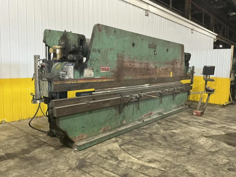 130 Ton, Accurpress #713020, CNC hydraulic press brake, 20' overall, 198" between housing, 8" stroke, 16" - Image 2