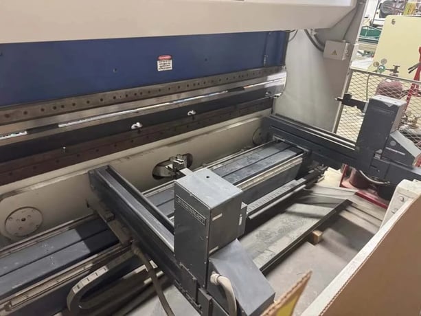 135 Ton, Cincinnati #Autoform, CNC hydraulic press brake, 12' overall, 8" stroke, 12" throat, 15" open - Image 3