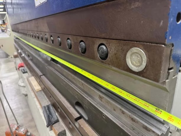 135 Ton, Cincinnati #Autoform, CNC hydraulic press brake, 12' overall, 8" stroke, 12" throat, 15" open - Image 4