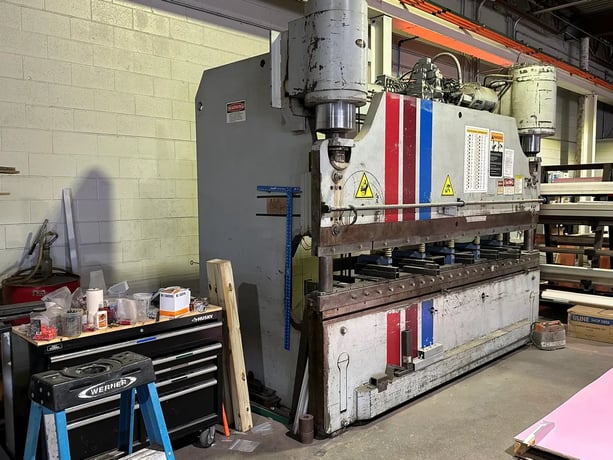 250 Ton, Pacific #JII-250-12, hydraulic press brake, 12' overall, 126" between housing, 12" stroke, 7" - Image 4