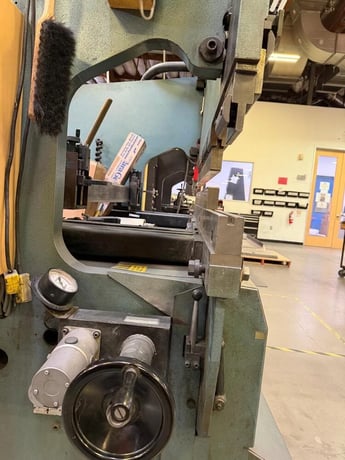 80 Ton, Amada #RG-80, CNC hydraulic press brake, 8' overall, 80.8" between housing, 3.94" stroke, 15.76" - Image 3