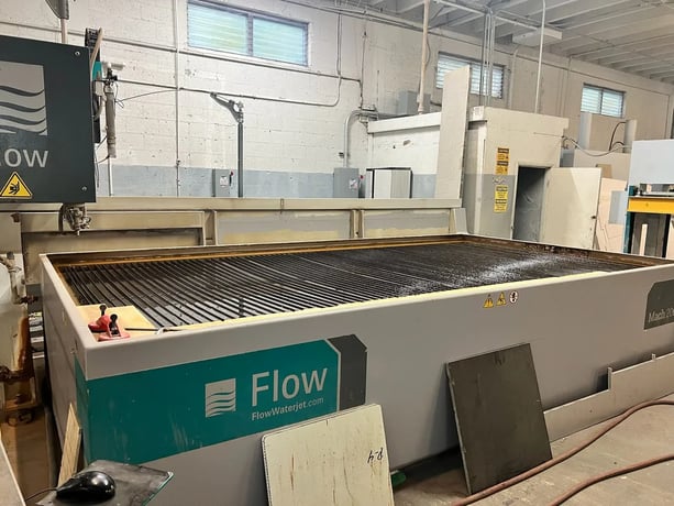 Flow #Mach-200-4020-Pivot, waterjet, 6.6' x 13.1' table, 30 HP, 60,000 PSI., 8" Z travel, FlowExpert control - Image 2