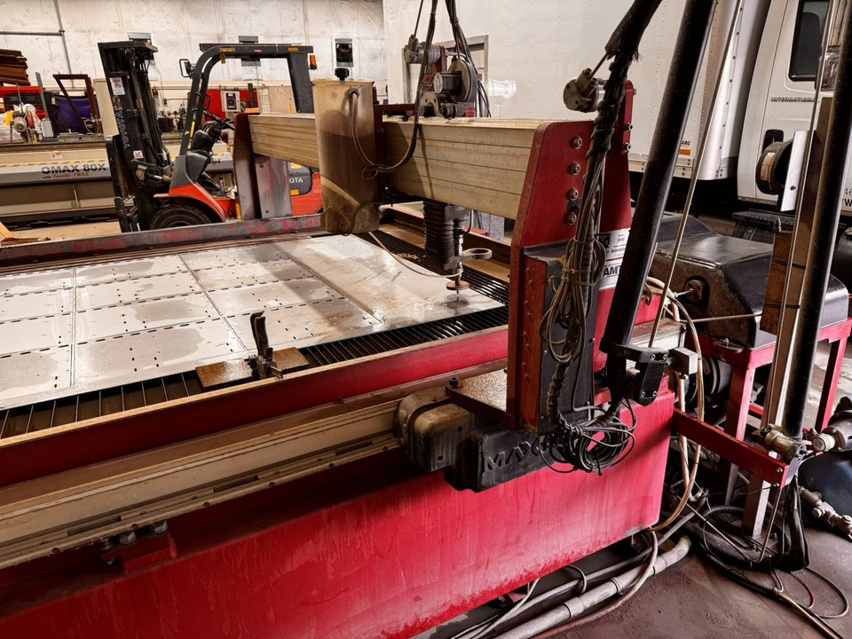 Omax #Maxiem-2040, waterjet, 6.5' x 13.1' table, 40 HP, 50,000 PSI., Omax control, 500 IPM cutting speed, 2013 - Image 5