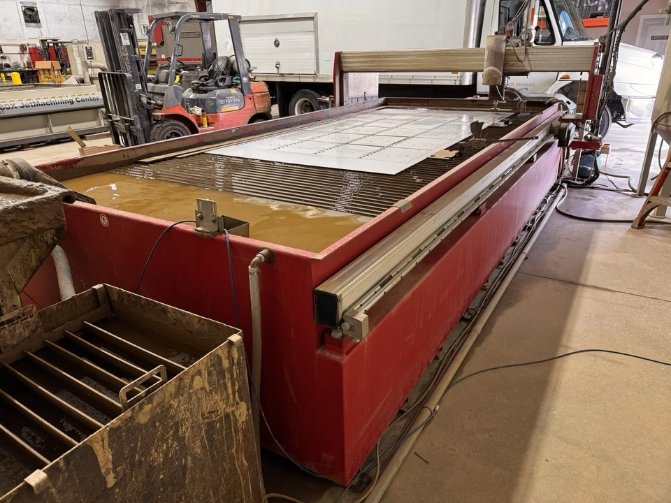 Omax #Maxiem-2040, waterjet, 6.5' x 13.1' table, 40 HP, 50,000 PSI., Omax control, 500 IPM cutting speed, 2013 - Image 6