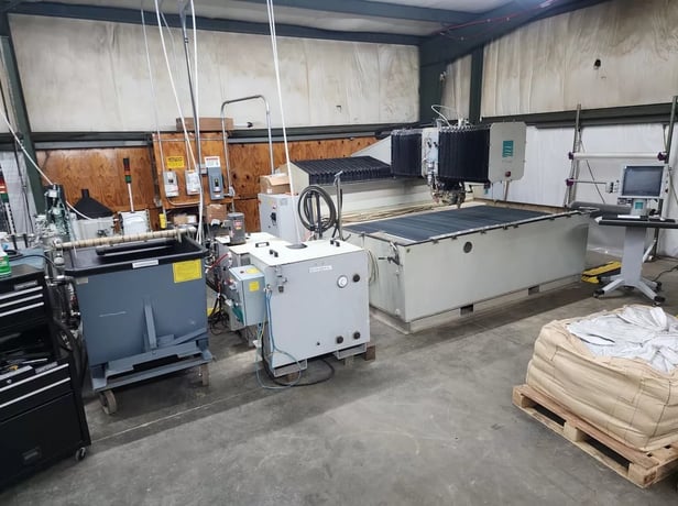 Flow #IFB-4800-DWJ, waterjet, 4' x 8' table, 50 HP, 60,000 PSI., Flow PC based control, 2005 - Image 2