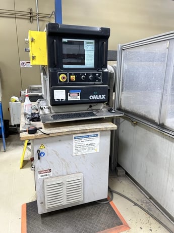 Omax #55100, waterjet, 4.5' x 8.3' table, 30 HP, 60,000 PSI., Omax PC based control, 2005 - Image 4