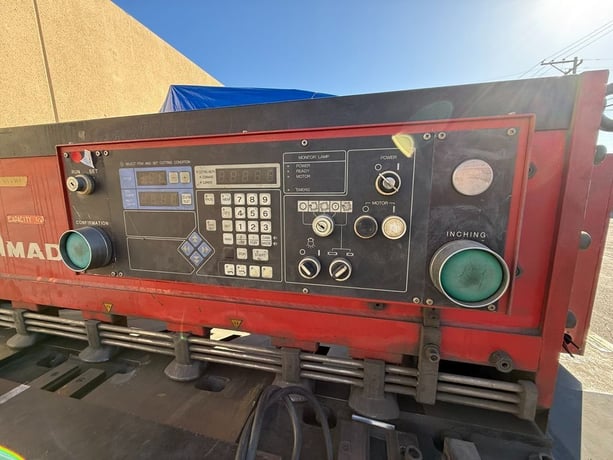 1/4" x 8' Amada #M-2560, mechanical power squaring shear, 7.5 HP, 60 SPM, programmable back gauge, squaring - Image 2