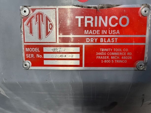 36" x 24" x 22" Trinco #33/BP, blast cabinet, vacuum dust recovery, viewing window, glove ports - Image 2