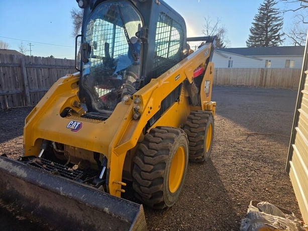2700 lb. Caterpillar #262D3, skid steer loader, 74.3 HP turbo diesel engine, 2 speed travel, 4500 hours, 2020 - Image 2