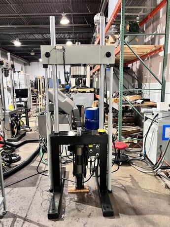 22 KIP (100kN), Instron #8501, fatigue testing system, 2 columns, 22" btwn columns, reconditioned - Image 1