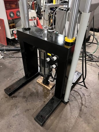 22 KIP (100kN), Instron #8501, fatigue testing system, 2 columns, 22" btwn columns, reconditioned - Image 3