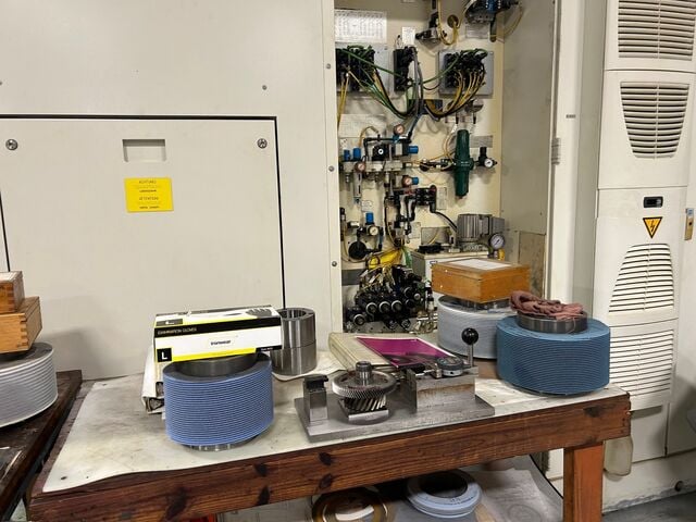 Kapp #KX-300-P, CNC gear grinder, Siemens 840D Control, rotary dresser, 180° loader, load table, 2010 - Image 3