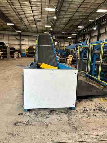 Shred-Tech #STQ-50E, 4 shaft shredder, 28" x 39" cutting chamber, 48 upper & lower knives, 2015 - Image 9