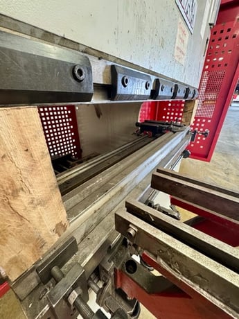 39 Ton, Baykal #APHS-39x4, CNC press brake, 4.1' overall, 8.3" stroke, 5 HP, Baykal ESA EC4 Control, CNC Back - Image 6