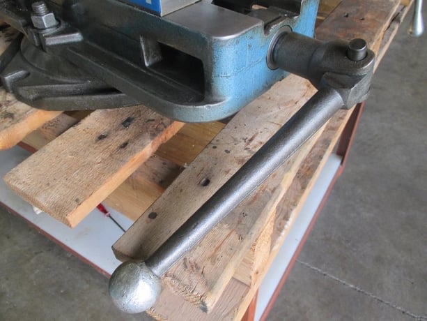 Kurt Manufacturing #D675, Precision Milling Machine Vise, 6" jaw width, 7.5" jaw opening, swivel base & handle - Image 4