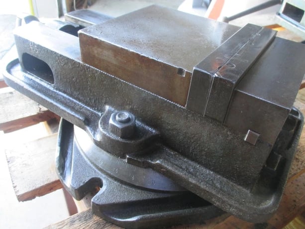 Kurt Manufacturing #D60, Precision Milling Machine Vise, 6" jaw width, 6" jaw opening, swivel base & handle - Image 4