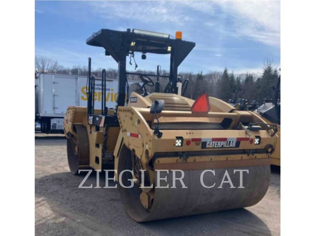 Caterpillar CB64, Compactor, 5637 hours, S/N: CB500256, 2015 - Image 4