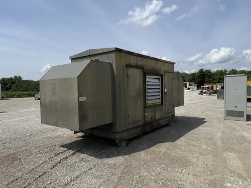 600 KW Caterpillar #3412, diesel generator set, 480 Volts, 3-phase, 890 HP @ 1800 RPM, weatherproof - Image 2