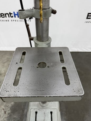 15" Delta Rockwell #15-017, floor model drill press, 1 HP, 4 speed step pulley, keyed drill chuck with bit - Image 5