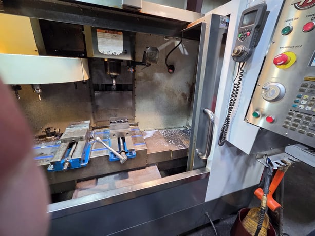 Haas #VF-2, CNC vertical machining center, 20+1 side mount tool changer, 30" X, 16" Y, 20" Z, 8100 RPM, #40 - Image 4