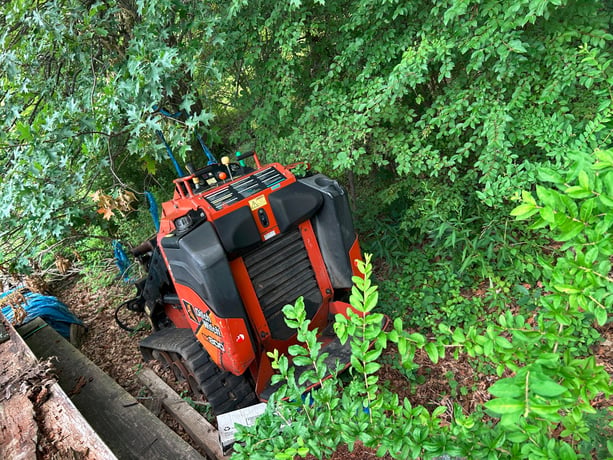 Diesel Ditch Witch #SK800, stand-on/walk-behind mini skid steer/track loader, 24.8 HP Kubota D1105 diesel - Image 7