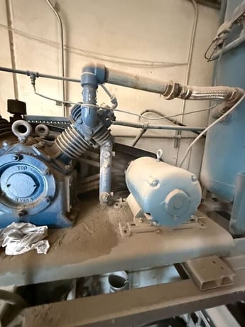 125 psi, Gardner Denver #ADO-1003, Two-Stage Vertical Air Compressor, 870 RPM, 6-3/4" & 3-3/4" bore, 4" - Image 7