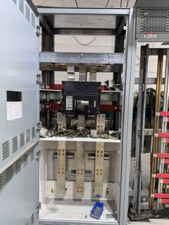 Commercial Switchgear Commerical Switchgear Limited, 3 phase switchgear unit - 1600 a main bus, 347/600-636 - Image 2