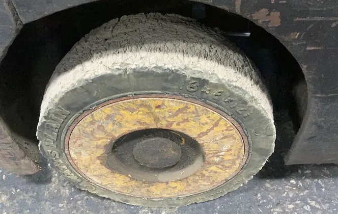 6000 lb. Hyster #S60B, Propane Forklift, 5" x48" forks, cushion tires, 1520.9 hours - Image 7